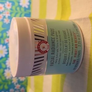 First Aid Beauty Facial Radiance Pads